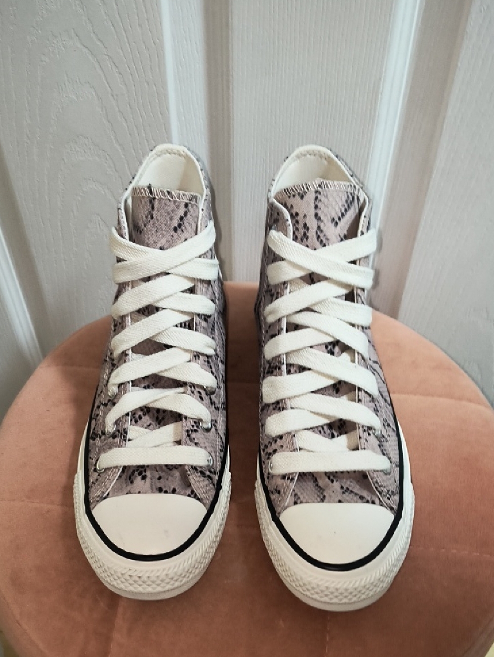 Chuck Taylor All Star Snakeskin Print Size 8 Women's / 6 Mens NWOB - Picture 2 of 8
